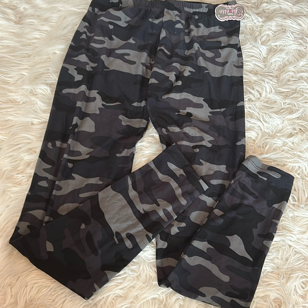 NWT, Suzette, Girls, Lightweight camo leggings